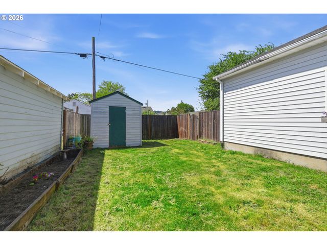 5226 N AMHERST St, Portland, OR 97203