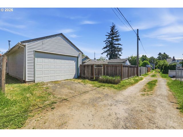 5226 N AMHERST St, Portland, OR 97203