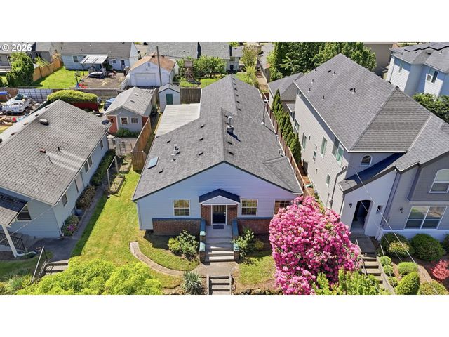 5226 N AMHERST St, Portland, OR 97203
