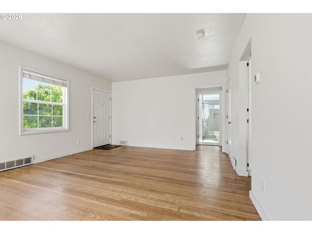 5226 N AMHERST St, Portland, OR 97203