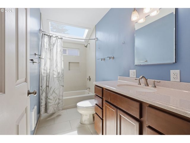 5226 N AMHERST St, Portland, OR 97203