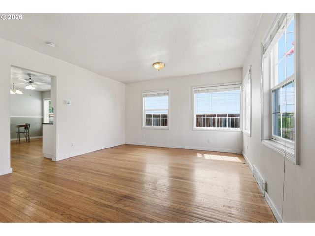 5226 N AMHERST St, Portland, OR 97203