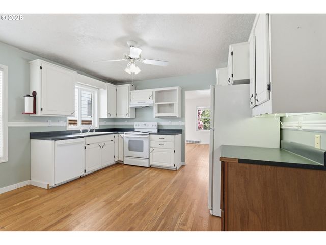 5226 N AMHERST St, Portland, OR 97203