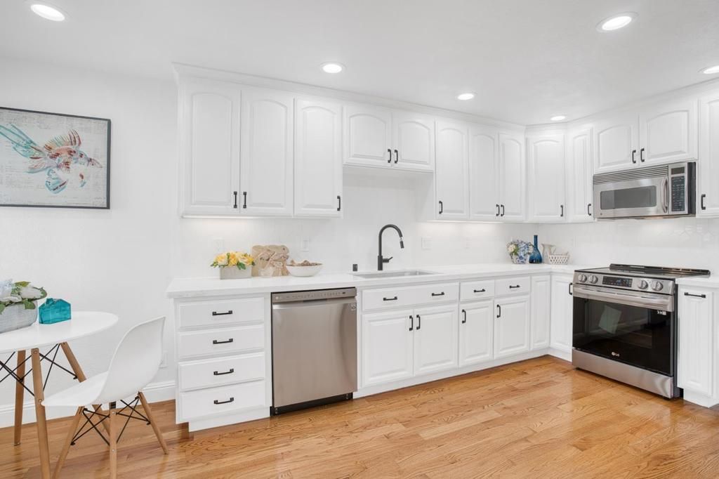 Image 10 of property listing at 227 Ada Avenue B, Mountain View, CA 94043