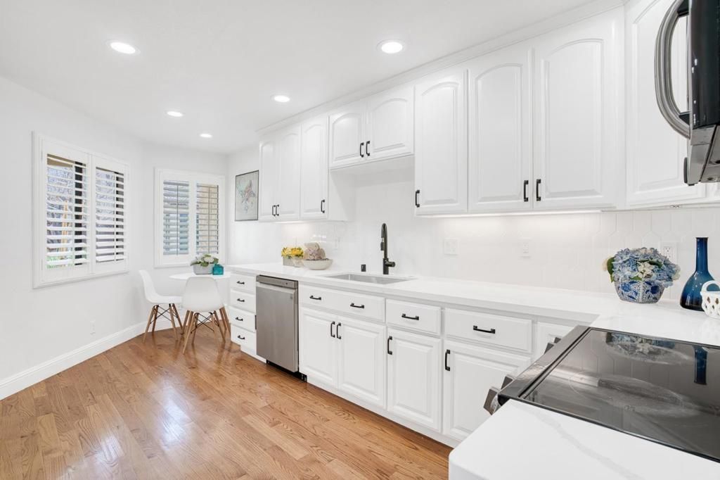 Image 9 of property listing at 227 Ada Avenue B, Mountain View, CA 94043