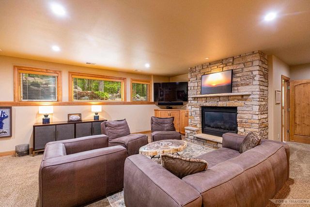 4574 Bishops Court, Middleton, WI 53562