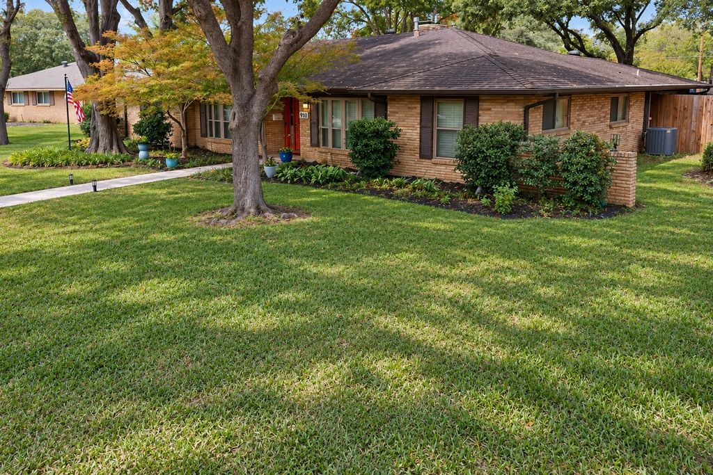 910 Sharpshire Street, Grand Prairie, TX 75050 — photo 2