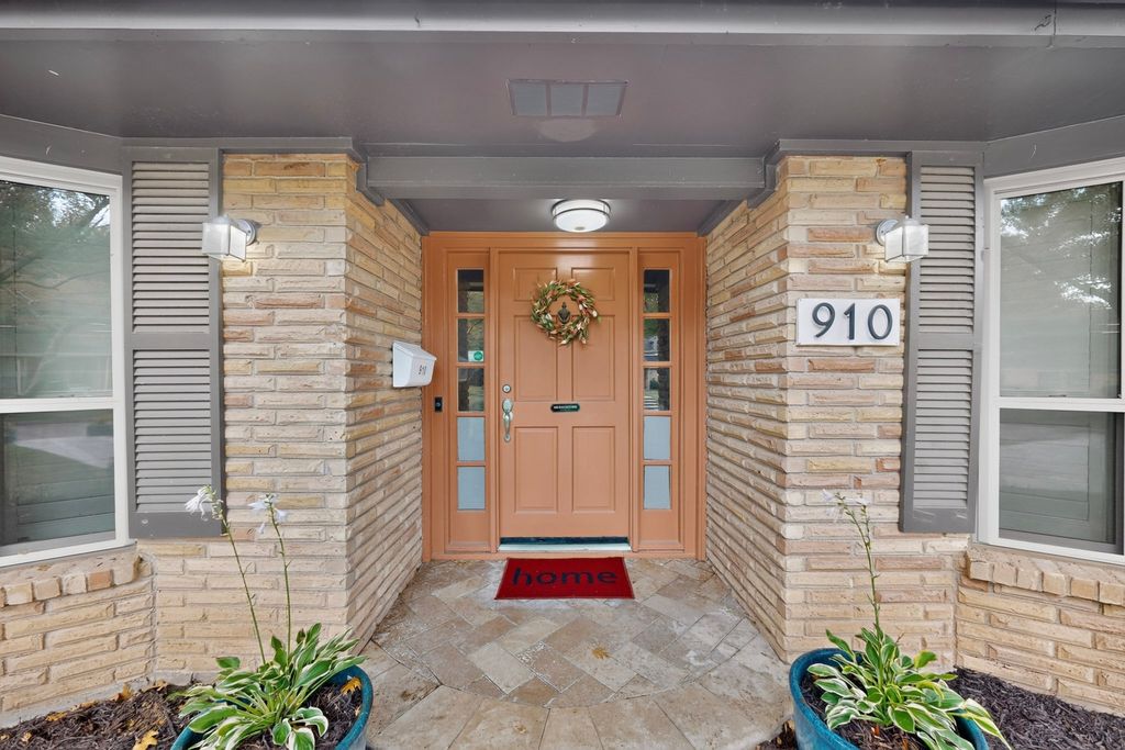 910 Sharpshire Street, Grand Prairie, TX 75050 — photo 3