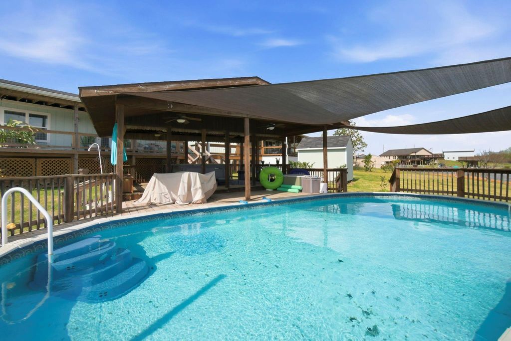 440 Birch Drive, Onalaska, TX 77360