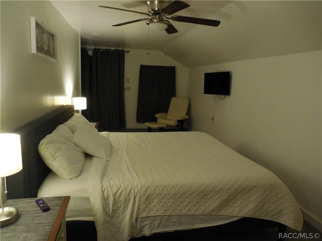5825 S Bob White Drive, Homosassa, FL 34446