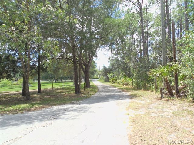 5825 S Bob White Drive, Homosassa, FL 34446