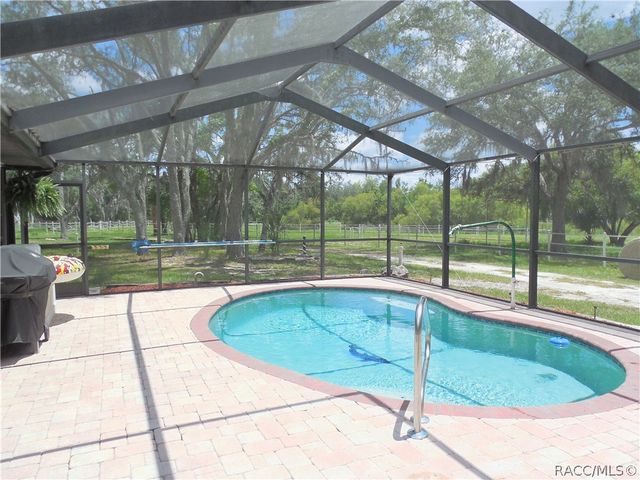 5825 S Bob White Drive, Homosassa, FL 34446