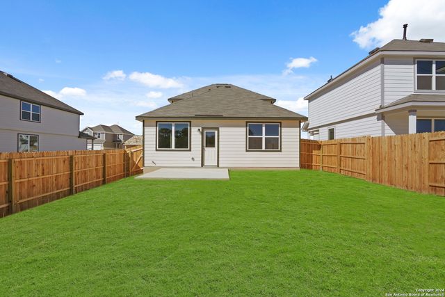 8854 Black Oak Drive, Elmendorf, TX 78112