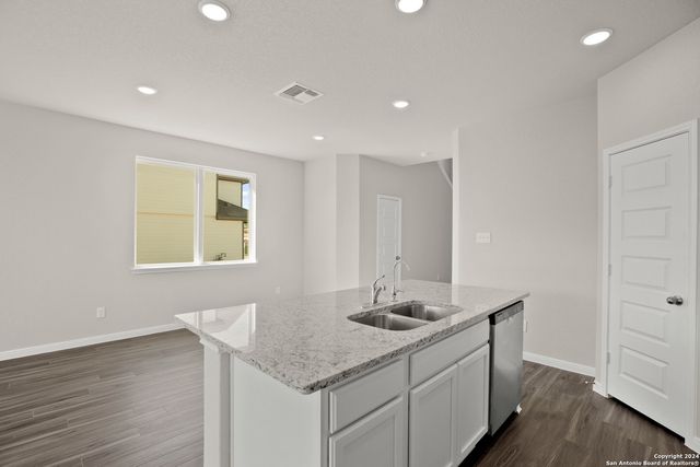 8854 Black Oak Drive, Elmendorf, TX 78112