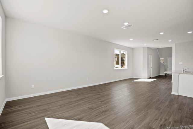 8854 Black Oak Drive, Elmendorf, TX 78112