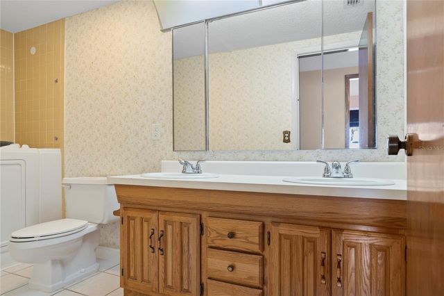 688 LAKE VILLAS DRIVE 688, Altamonte Springs, FL 32701