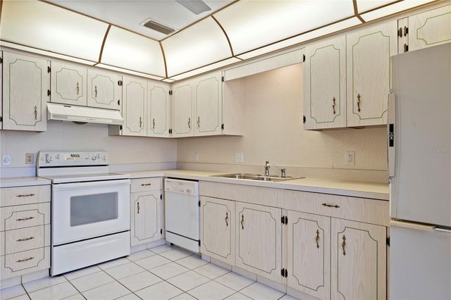 688 LAKE VILLAS DRIVE 688, Altamonte Springs, FL 32701