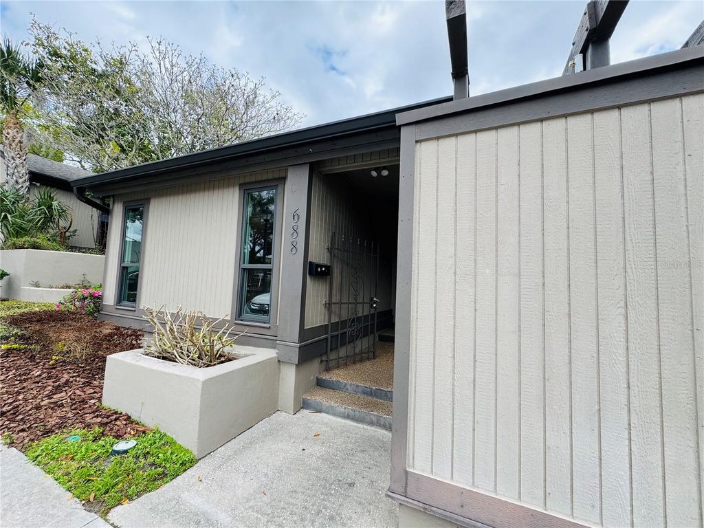 688 LAKE VILLAS DRIVE 688, Altamonte Springs, FL 32701
