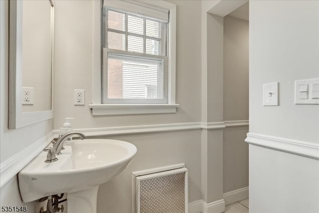 143 Parmelee Ave, Hawthorne Boro, NJ 07506
