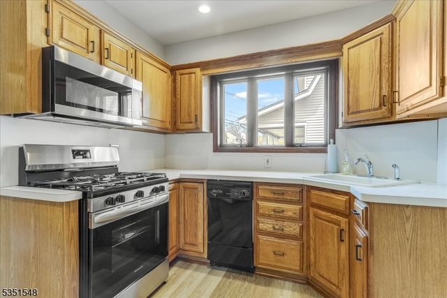 143 Parmelee Ave, Hawthorne Boro, NJ 07506