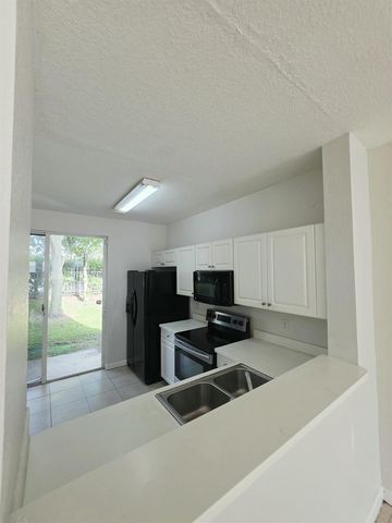 4154 Napoli Lake Drive, Riviera Beach, FL 33410