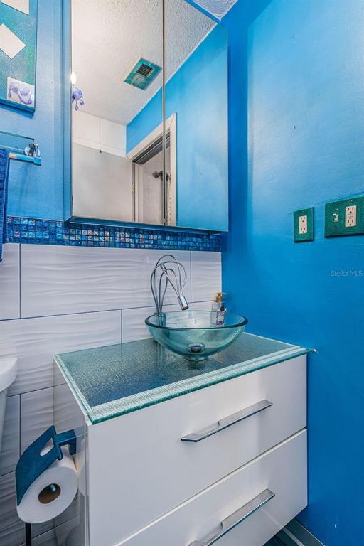 Image 35 of property listing at 5011 STARFISH DRIVE SE C, St Petersburg, FL 33705