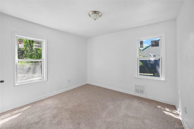 9016 Auburn Street, Detroit, MI 48228