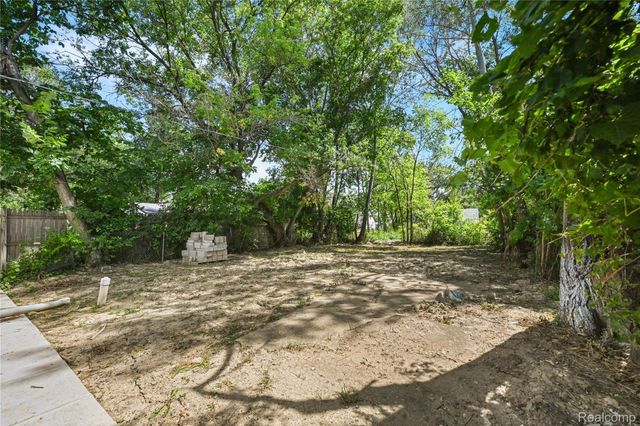 9016 Auburn Street, Detroit, MI 48228