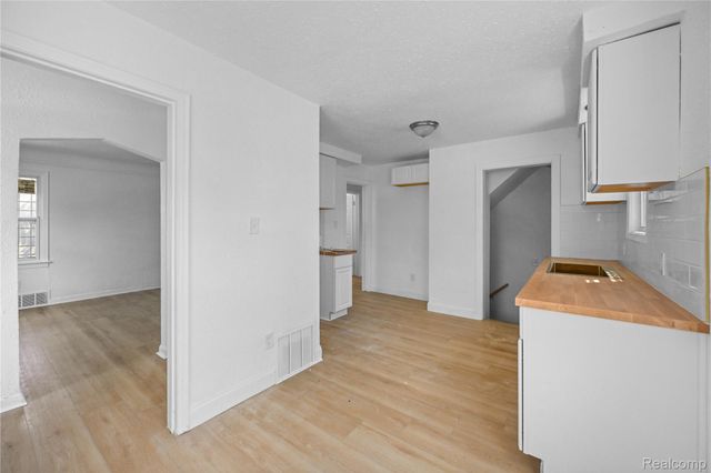 9016 Auburn Street, Detroit, MI 48228