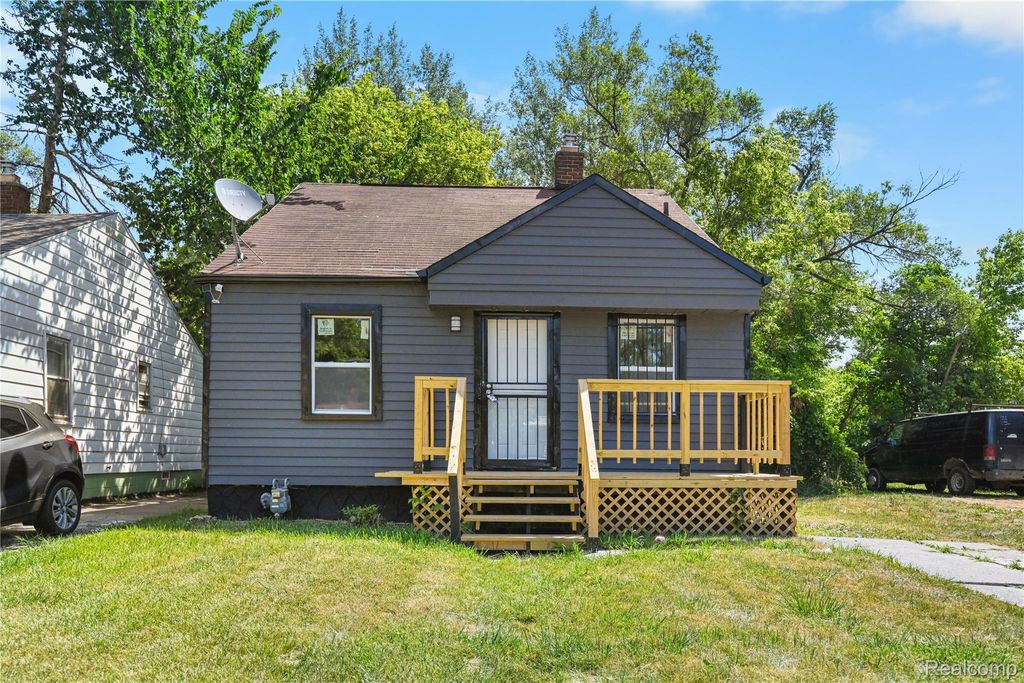 9016 Auburn Street, Detroit, MI 48228
