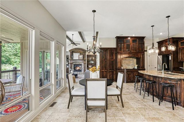 1616 NE Daltons Ridge Drive, Lee's Summit, MO 64064
