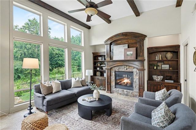 1616 NE Daltons Ridge Drive, Lee's Summit, MO 64064