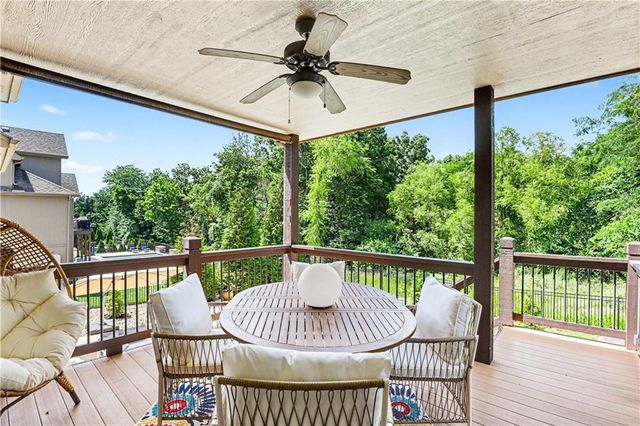 1616 NE Daltons Ridge Drive, Lee's Summit, MO 64064
