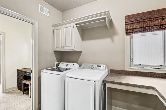 1616 NE Daltons Ridge Drive, Lee's Summit, MO 64064