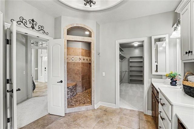 1616 NE Daltons Ridge Drive, Lee's Summit, MO 64064