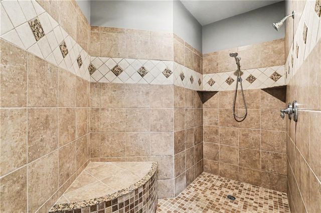 1616 NE Daltons Ridge Drive, Lee's Summit, MO 64064