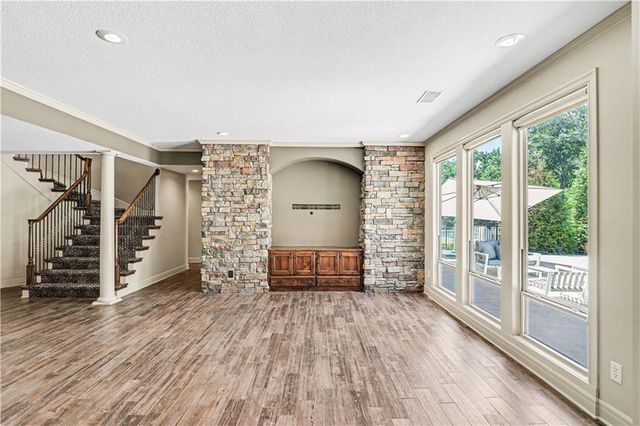 1616 NE Daltons Ridge Drive, Lee's Summit, MO 64064