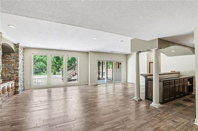 1616 NE Daltons Ridge Drive, Lee's Summit, MO 64064