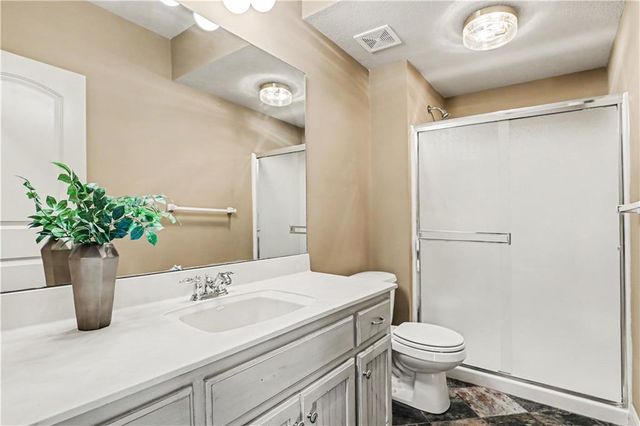 1616 NE Daltons Ridge Drive, Lee's Summit, MO 64064