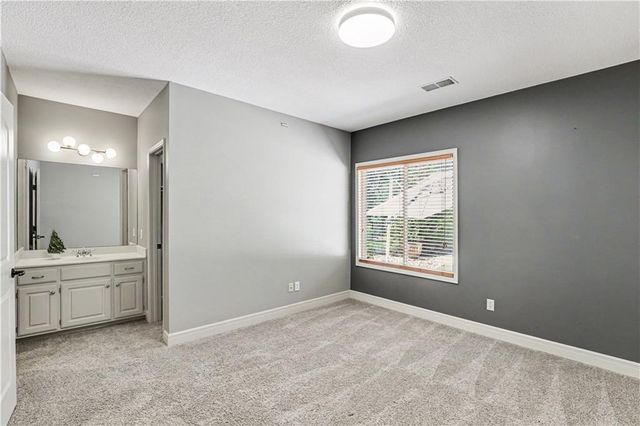 1616 NE Daltons Ridge Drive, Lee's Summit, MO 64064