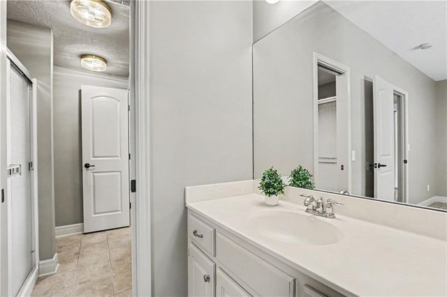 1616 NE Daltons Ridge Drive, Lee's Summit, MO 64064