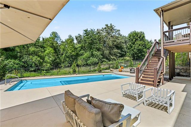 1616 NE Daltons Ridge Drive, Lee's Summit, MO 64064