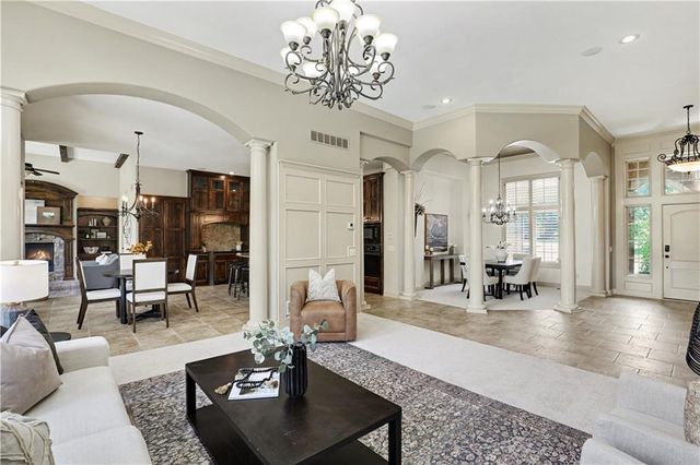 1616 NE Daltons Ridge Drive, Lee's Summit, MO 64064