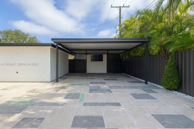 9540 Martinique Dr, Cutler Bay, FL 33189