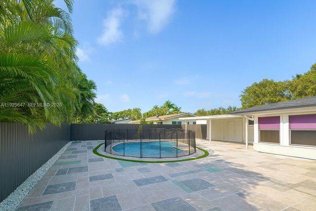 9540 Martinique Dr, Cutler Bay, FL 33189