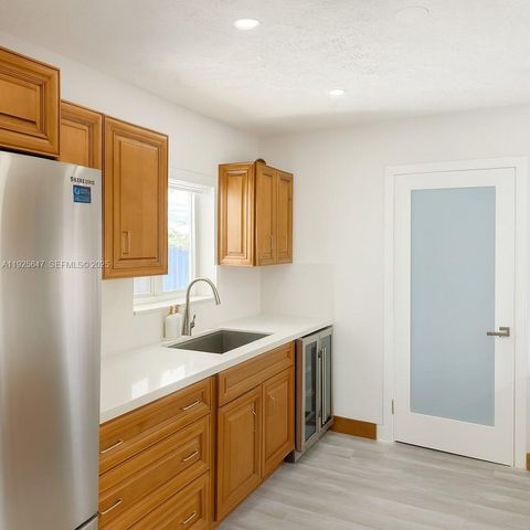 9540 Martinique Dr, Cutler Bay, FL 33189