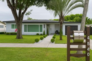 9540 Martinique Dr, Cutler Bay, FL 33189