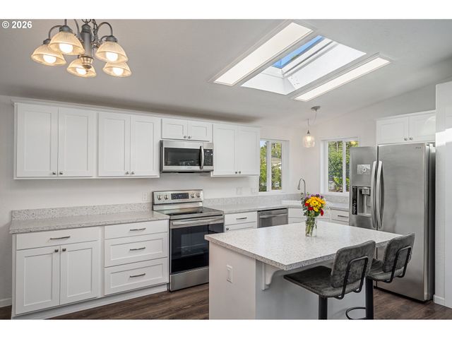 128 EVERGREEN Ln, Florence, OR 97439