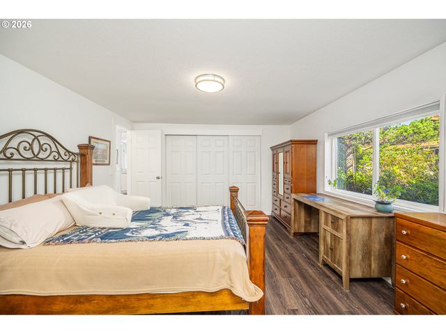 128 EVERGREEN Ln, Florence, OR 97439