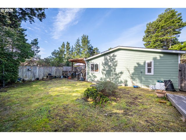 128 EVERGREEN Ln, Florence, OR 97439